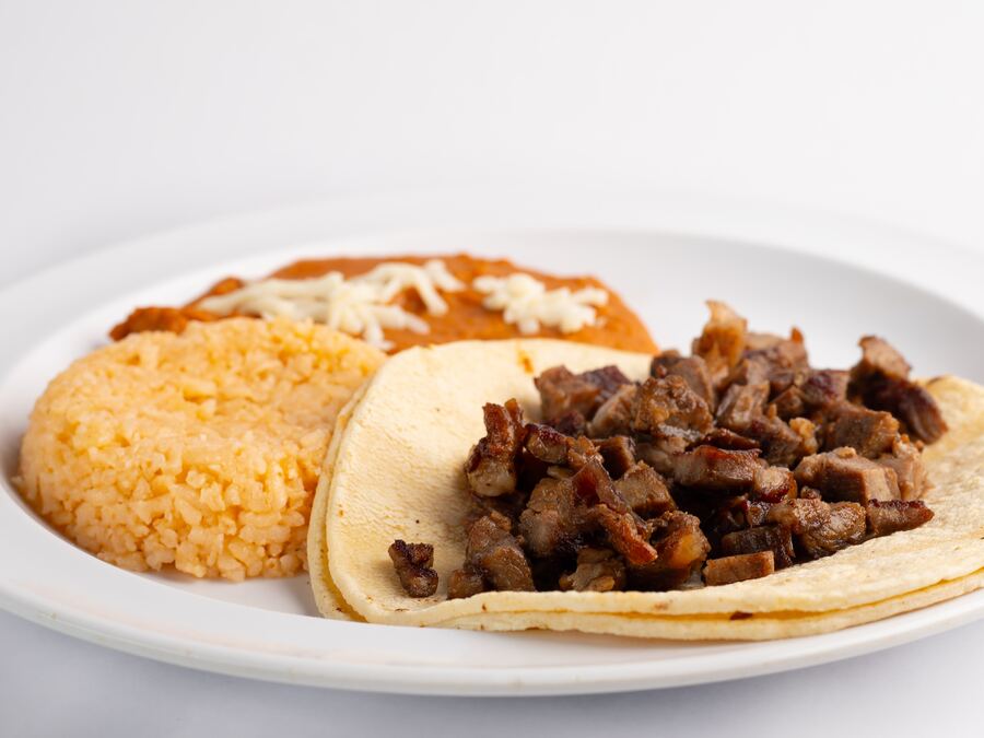 Taco con Arroz y Frijol