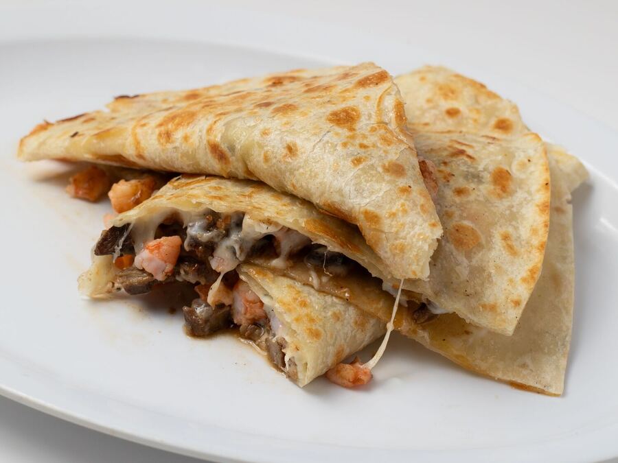 Quesadilla Mar y Tierra